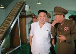 Kim Jong-un tươi như hoa dẫn tướng lĩnh đi thăm nhà máy