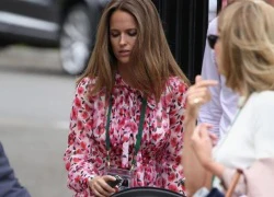 Kim Sears mặc thời trang đưa con gái Sophia đi cổ vũ Murray