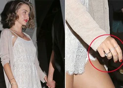 Miranda Kerr mặc váy ngắn sexy đi ăn tối với chồng sắp cưới