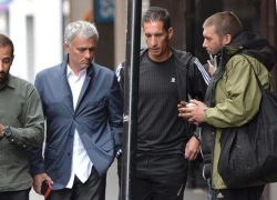 Mourinho bị người vô gia cư vòi tiền trên phố