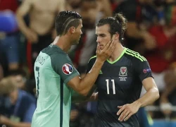 Người hùng C. Ronaldo an ủi đàn em Gareth Bale