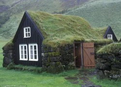 Những ngôi nhà mái cỏ đẹp như tranh vẽ ở Iceland