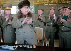 Ông Kim Jong-un chỉ đạo phóng tên lửa diễn tập đánh phủ đầu Hàn Quốc