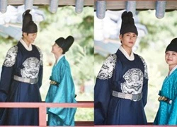 "Thái tử" Park Bo Gum và "nam nhân" Kim Yoo Jung đắm đuối trao tình qua ánh mắt