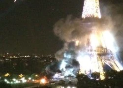 Tháp Eiffel bốc khói dữ dội sau vụ khủng bố ở Pháp