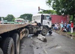 5 ô tô tông liên hoàn, hàng chục hành khách may mắn thoát chết