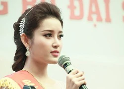 Á hậu Huyền My bị tố làm trễ chuyến bay 30 phút