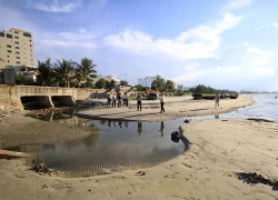 Bãi biển quyến rũ nhất hành tinh ở Đà Nẵng bị xả thải gây ô nhiễm