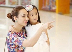 Con gái Hoa hậu Ngọc Diễm vui vẻ tận hưởng mùa hè bên mẹ