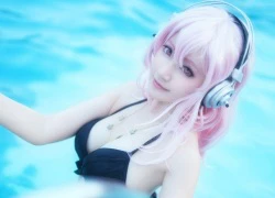 Cosplay nàng Super Sonico cực nóng bỏng tại bể bơi