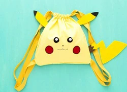 Đi bắt Pokemon phải đeo túi Pikachu này mới đúng điệu!