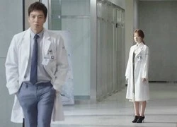 Doctors 15: Vừa ngọt ngào, Hye Jung và Ji Hong lại tranh cãi gay gắt