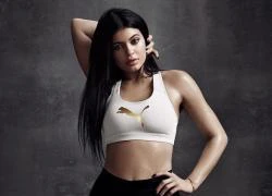 Gương mặt Kylie Jenner thay đổi theo năm tháng