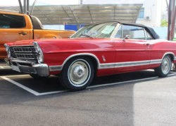 Hàng độc Ford Galaxie 500 XL đời 1963 rao giá 850 triệu đồng