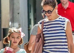 Katie Holmes đưa Suri đi ăn phớt lờ tin chồng cũ cắt đứt quan hệ với con