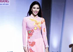 Lan Khuê trở lại sàn catwalk sau nhiều tháng vắng bóng