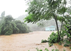 Lũ lớn cô lập nhiều vùng ở Lào Cai, 11 người chết và mất tích