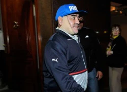 Maradona phẫu thuật nâng mặt để xứng với người tình trẻ