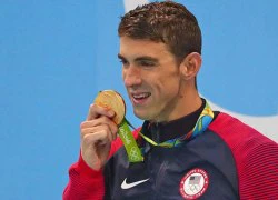 Michael Phelps nghẹn ngào trên bục huy chương