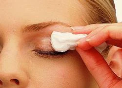 Những công dụng làm đẹp diệu kỳ của Vaseline khiến bạn choáng