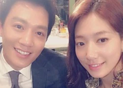 Park Shin Hye dựa sát, chụp hình "tự sướng" thân mật cùng Kim Rae Won