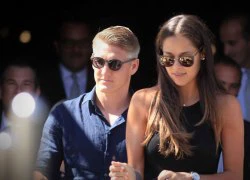 Schweinsteiger bị &#8216;ném đá&#8217; vì mải yêu Ivanovic