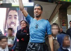 Thảm hoạ điêu khắc mang tên Luis Suarez tại quê nhà