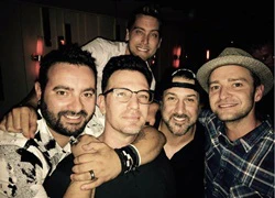 Thành viên 'NSync vui vẻ tề tựu trong sinh nhật JC Chasez