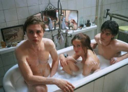 "The Dreamers": Khi dùng dục vọng trốn tránh thực tại