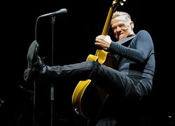 Sau 25 năm, Bryan Adams vẫn là huyền thoại