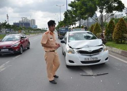 Tông đuôi ô tô, 3 người nước ngoài la hét trên xe taxi