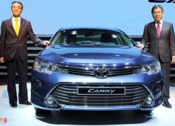 Toyota Camry hạ giá gần 100 triệu đồng trong tháng ngâu