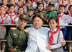 Triều Tiên kêu gọi trẻ em "liều mình" bảo vệ Kim Jong-un