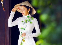 Việt Trinh như thiếu nữ trong tà áo dài truyền thống