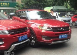 Xe nhái Range Rover Evoque va chạm với hàng xịn trên phố