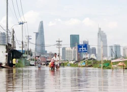 18 giờ sau trận mưa lịch sử, Sài Gòn vẫn chìm trong nước