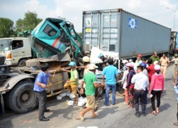 5 ôtô tông liên hoàn trên cầu Phú Mỹ, một người tử vong