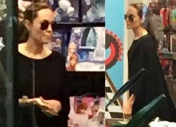 Angelina Jolie bị phát hiện không đeo nhẫn cưới từ 1 tháng trước