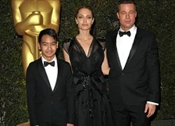 Bạn gái cũ Brad Pitt ám chỉ Angelina Jolie là nguyên nhân khiến cho anh nóng giận với các con