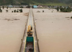 Báo Hàn Quốc: Hàng trăm binh lính Triều Tiên bị lũ cuốn trôi khi ngủ