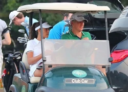 Bị hắt hủi, Schweinsteiger cùng vợ đến sân golf giải sầu