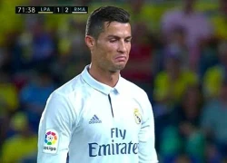 C. Ronaldo bĩu môi khi bị thay ra