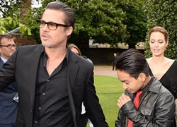 Cảnh Brad Pitt la hét trên máy bay đã được camera ghi lại