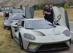 Cảnh sát giao thông tóm gọn ba siêu xe Ford GT