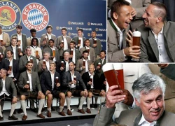 Cầu thủ Bayern Munich khoái trí quảng bá cho lễ hội bia Oktoberfest