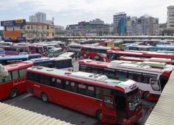 Chen lấn xô đẩy tranh chỗ lên ôtô về quê nghỉ lễ 2/9