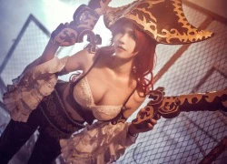 Cosplay Miss Fortune nóng bỏng và gợi cảm trong Liên Minh Huyền Thoại