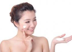 Da mụn có nên dùng kem chống nắng không?