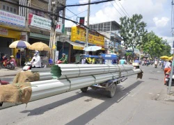 Hãi hùng "máy chém" nghênh ngang trên phố!