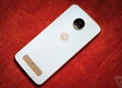 Lenovo ra mắt Moto Z Play với pin 2 ngày, giá 400 USD